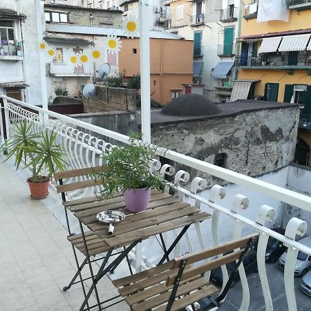 "Dint E Viche E Napule" Guest House เนเปิลส์ ภายนอก รูปภาพ