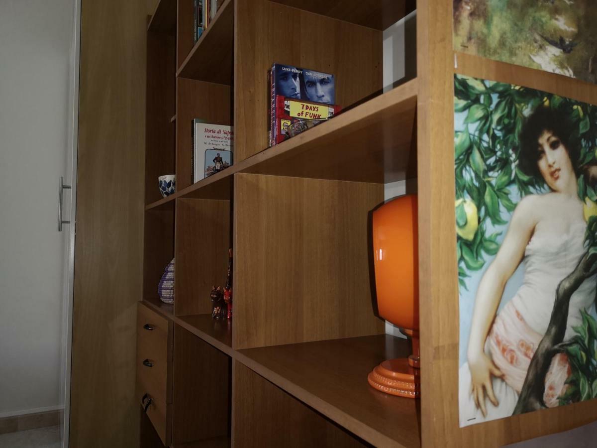 "Dint E Viche E Napule" Guest House เนเปิลส์ ภายนอก รูปภาพ